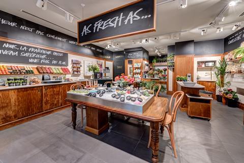 The Parisian concept store LUSH: fresh cosmetics, reasoned flowers and Spa!  